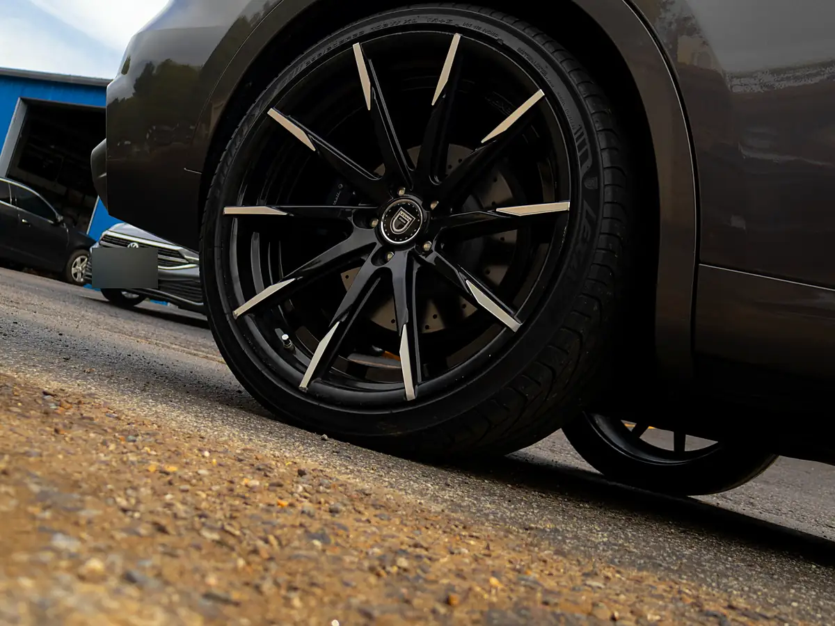 Black and machined wheel on a gray Maserati Levante at the Wheels Up Front shop